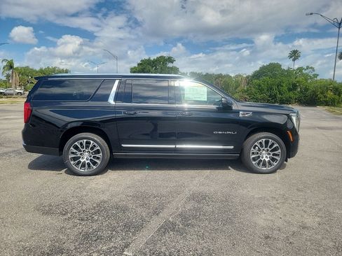 New 2026 GMC Yukon XL Denali w/ Denali Reserve Package RWD image 4