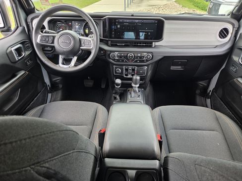 Used 2024 Jeep Wrangler Unlimited Sahara AWD/4WD image 13