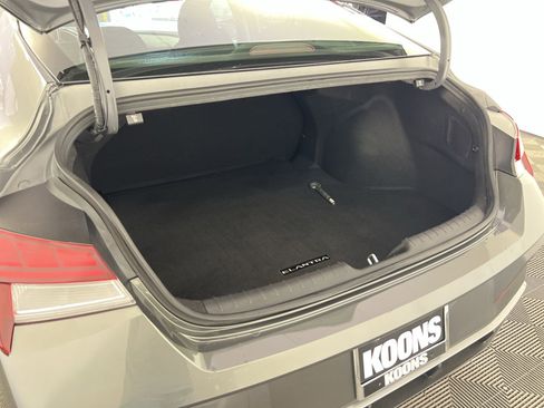 Used 2025 Hyundai Elantra Blue image 26