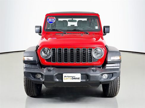 Used 2025 Jeep Wrangler Sport image 3