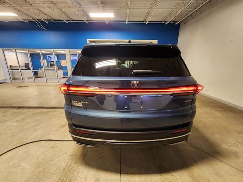 Used 2025 Buick Enclave Preferred image 3