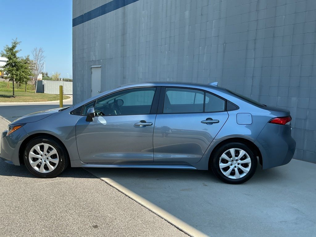 Used 2026 Toyota Corolla LE FWD image 5