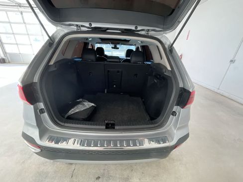 Used 2022 Volkswagen Taos SE w/ Panoramic Sunroof Package FWD image 23