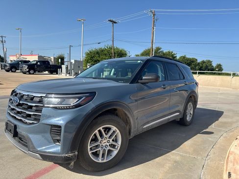 Used 2025 Ford Explorer Active RWD image 7