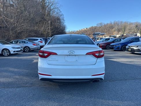 Used 2017 Hyundai Sonata SE image 5