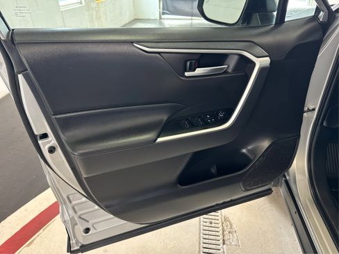Used 2022 Toyota RAV4 XLE AWD/4WD image 23