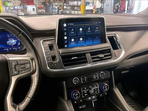 Used 2022 Chevrolet Tahoe Z71 w/ Luxury Package AWD/4WD image 5