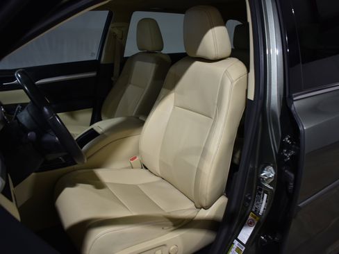 Used 2015 Toyota Highlander XLE image 15