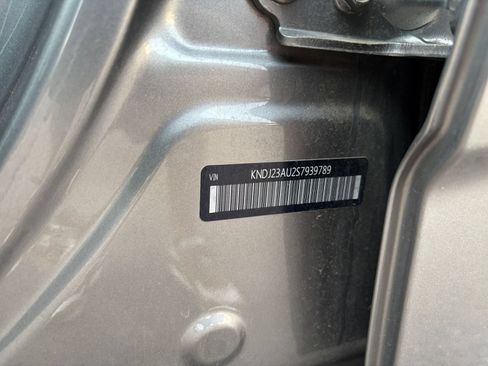 Used 2025 Kia Soul LX w/ LX Technology Package FWD image 27
