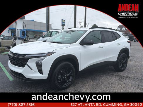 New 2026 Chevrolet Trax LT w/ Driver Confidence Package FWD image 1