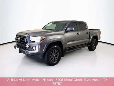 Used 2020 Toyota Tacoma SR5 RWD image 3