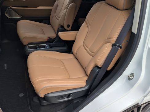 Used 2025 INFINITI QX80 Sensory AWD/4WD image 18