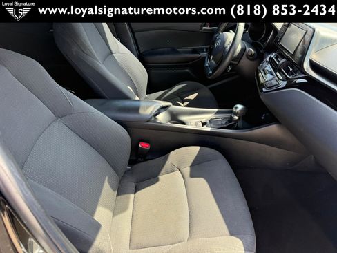 Used 2018 Toyota C-HR XLE FWD image 29