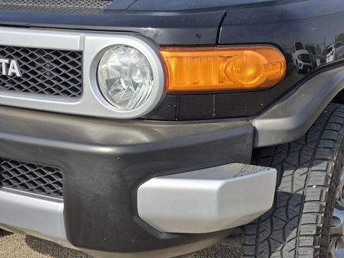 Used 2013 Toyota FJ Cruiser 4WD w/ Convenience Pkg image 7