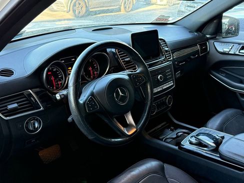 Used 2017 Mercedes-Benz GLS 550 4MATIC image 2