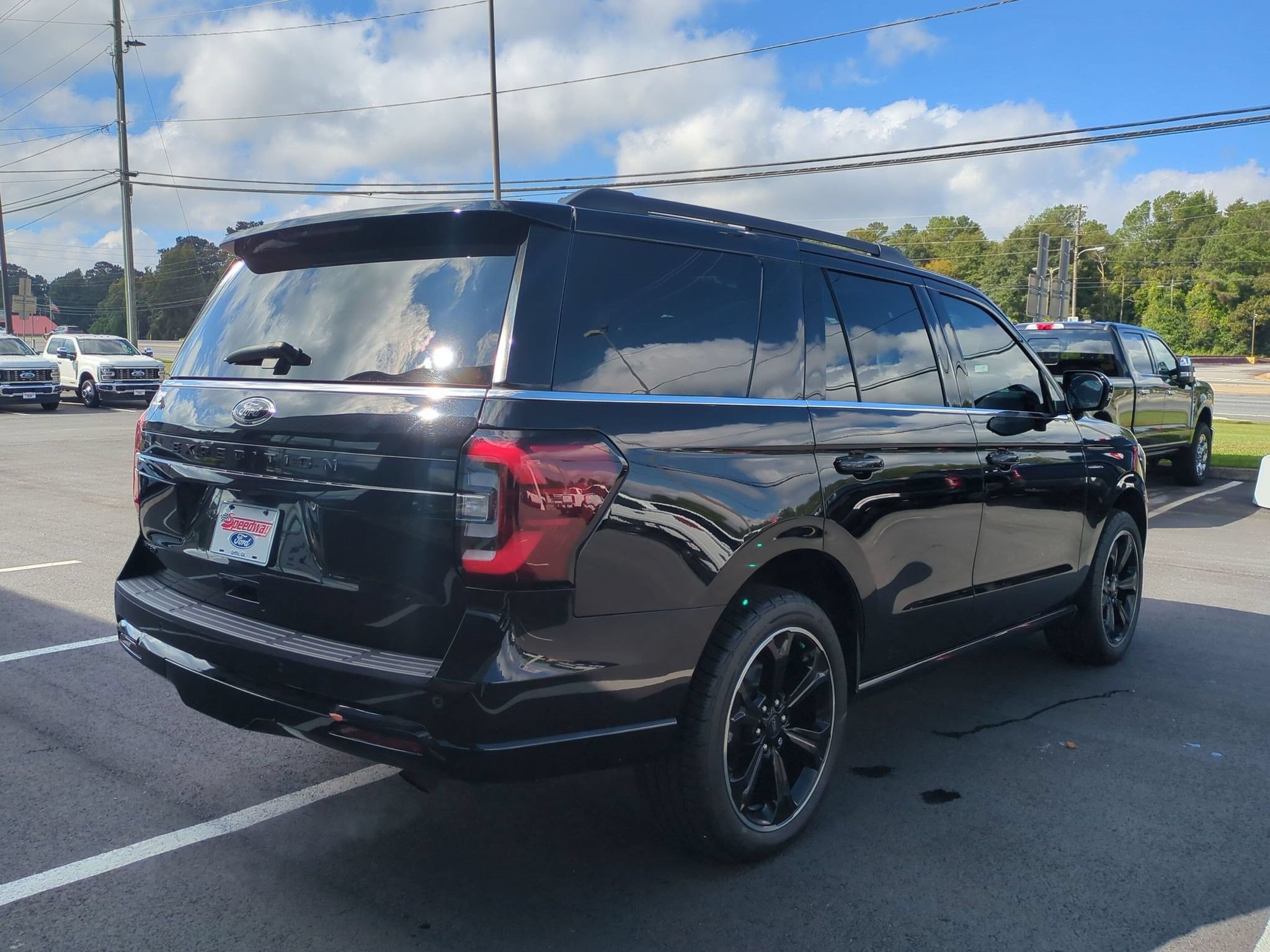 Used 2023 Ford Expedition Limited RWD image 5