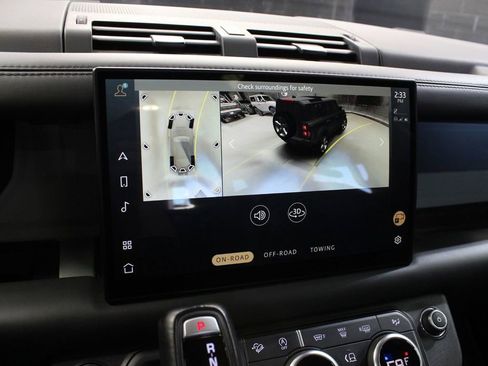 Used 2024 Land Rover Defender 110 SE image 19