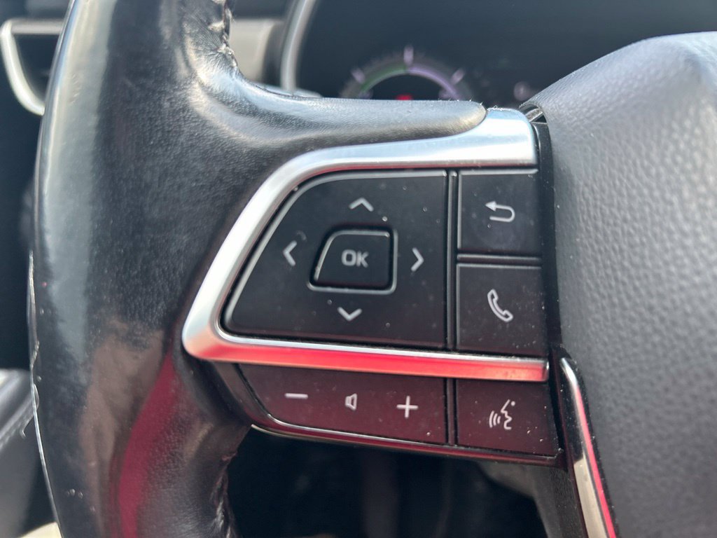 Used 2020 Toyota Highlander XLE AWD/4WD image 12