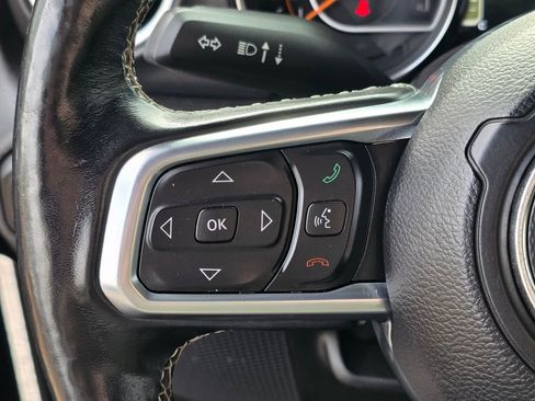 Used 2019 Jeep Wrangler Unlimited Sahara w/ Uconnect 4C Nav & Sound Group image 17