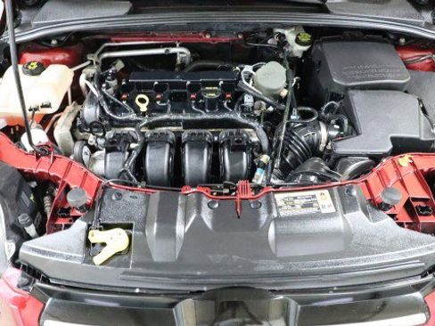 Used 2014 Ford Focus SE w/ SE Winter Package image 18