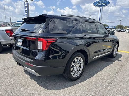 Used 2025 Ford Explorer Platinum RWD image 5