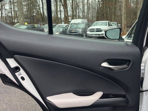 Used 2021 Lexus UX 200 w/ Premium Package image 38