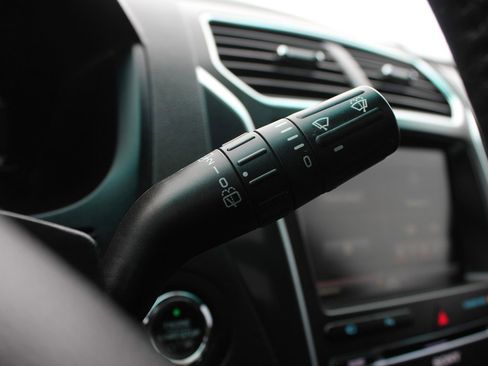 Used 2016 Ford Explorer Limited image 17