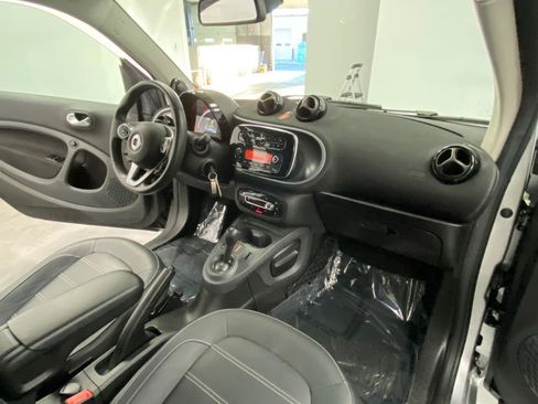 Used 2019 smart fortwo electric drive RWD image 26
