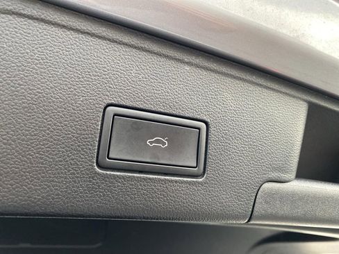 Certified 2024 Volkswagen Atlas Cross Sport SE image 15