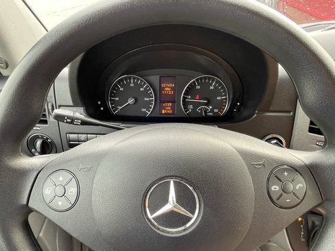 Used 2014 Mercedes-Benz Sprinter 2500 image 26