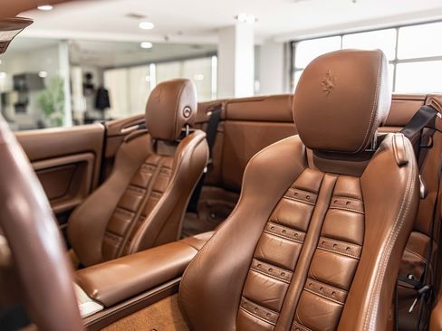 Used 2012 Ferrari California image 15