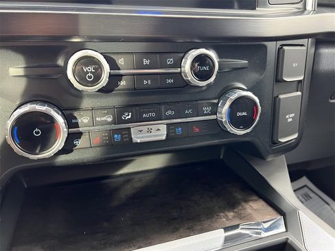 Used 2023 Ford F350 Lariat w/ Chrome Package image 29