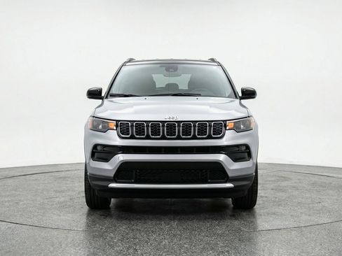 Used 2025 Jeep Compass Limited AWD/4WD image 2