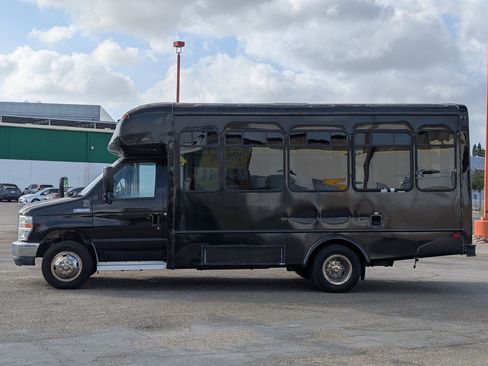 Used 2013 Ford E-450 and Econoline 450 Super Duty w/ Shuttle Bus Prep Pkg image 4