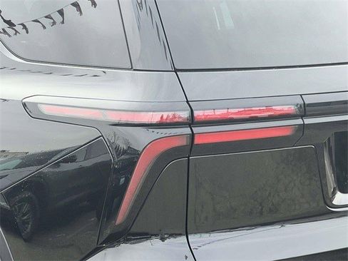 Certified 2025 Chevrolet Traverse LT w/ Sun and Wheel Package image 7