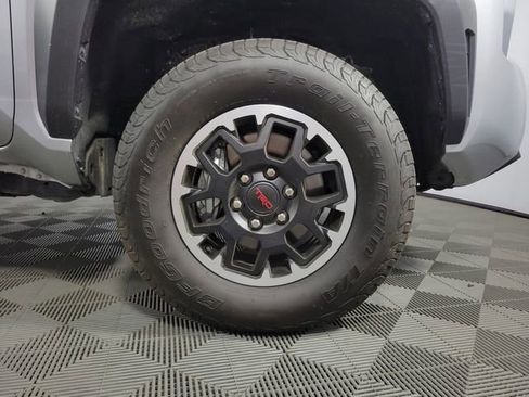 Used 2025 Toyota Tacoma TRD Off-Road image 11