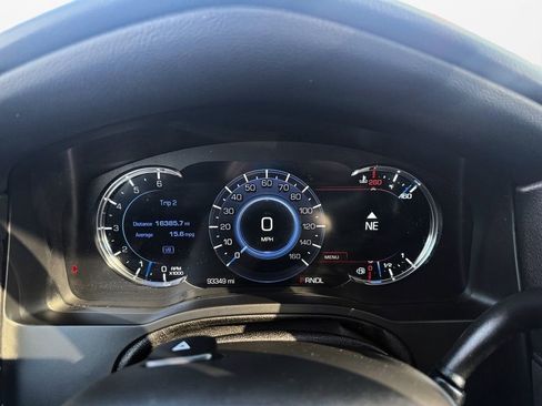 Used 2020 Cadillac Escalade Luxury w/ Escalade Sport Edition image 18