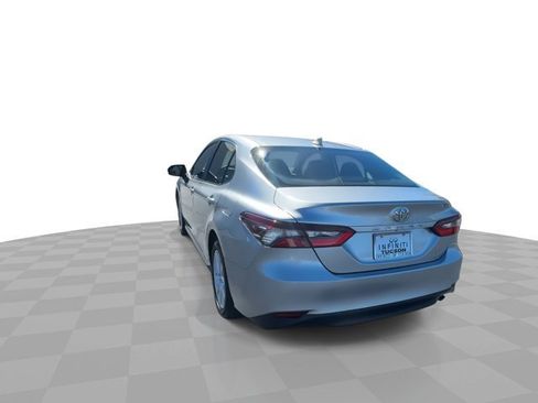 Used 2022 Toyota Camry LE FWD image 7