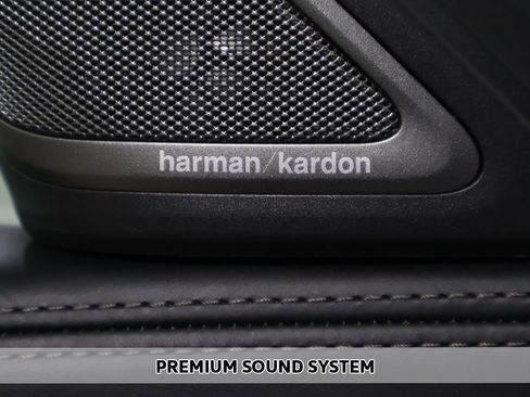 Used 2021 BMW 740i xDrive w/ Premium Package image 5