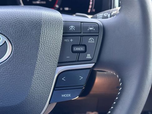 Used 2025 Toyota Camry SE w/ Convenience Package image 23