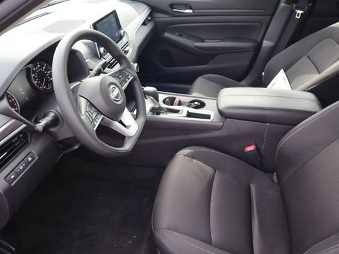 Certified 2025 Nissan Altima 2.5 SV FWD image 16