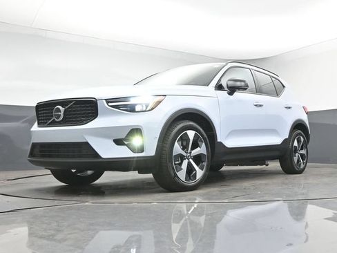 New 2026 Volvo XC40 B5 Plus w/ Protection Package Premier AWD/4WD image 39