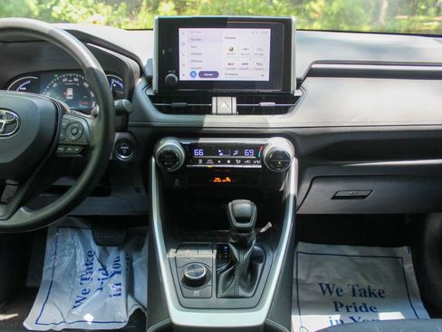 Used 2024 Toyota RAV4 XLE image 22