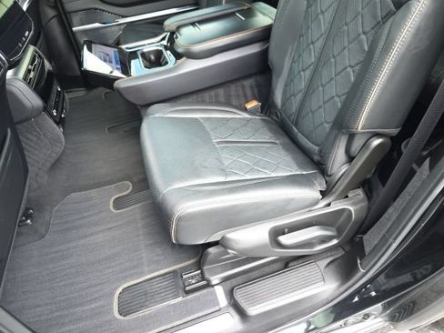 Used 2025 Jeep Grand Wagoneer L Series III w/ Rear Seat Video Group 1 AWD/4WD image 37