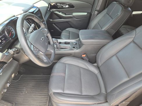 Used 2023 Chevrolet Traverse RS FWD image 8