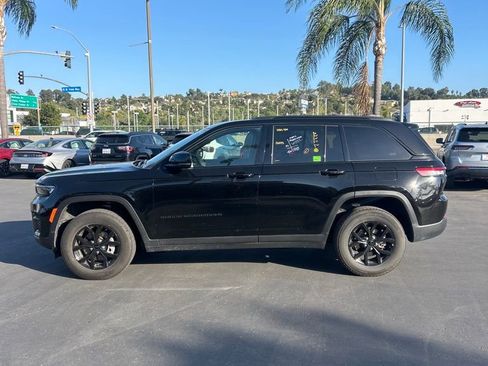 Used 2025 Jeep Grand Cherokee Altitude image 7