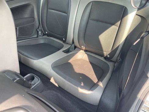 Used 2015 Volkswagen Beetle 1.8T Classic FWD image 12