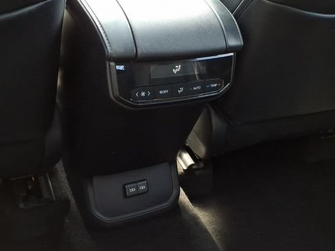 Used 2026 Toyota Highlander XLE AWD/4WD image 12