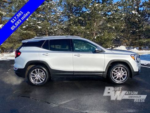 Used 2022 GMC Terrain SLT w/ LPO, Floor Liner Package image 8