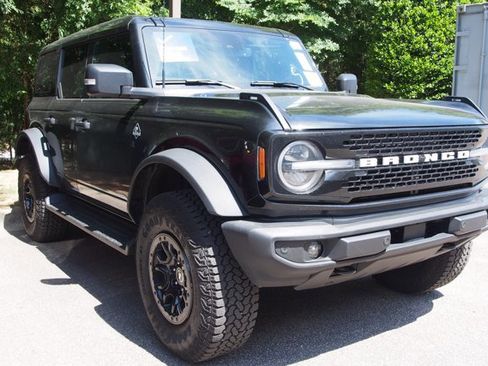 Certified 2025 Ford Bronco Outer Banks w/ Sasquatch Package AWD/4WD image 2
